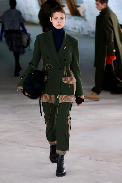 Look 28
